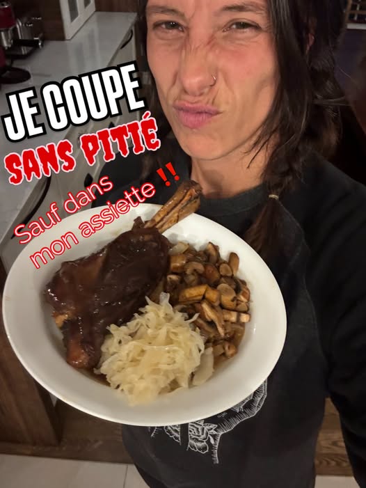 Excellent texte de La Balzane__Sol Vivant à L&rsquo;Œuvre! Impopulaire, pour l&rsquo;instant, car dans l&rsquo;histoire de l&rsquo;humanité, c&rsquo;est la norme depuis longtemps. Les gouvernements autorisent la mauvaise nutrition partout, dans les épiceries, dans les restaurants, dans les dépanneurs. De la nourriture qui est transformée spécifiquement pour nous rendre dépendant, comme de la drogue.